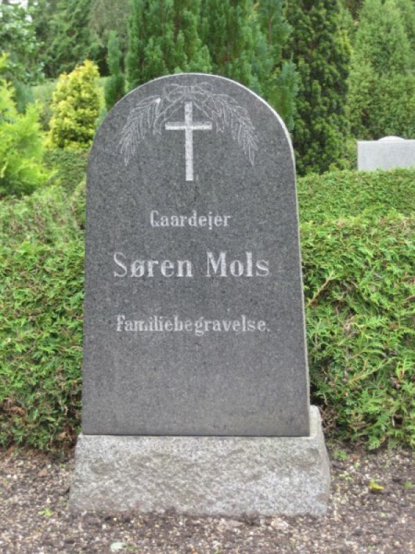 Soeren Mols's familiegravsted.jpg